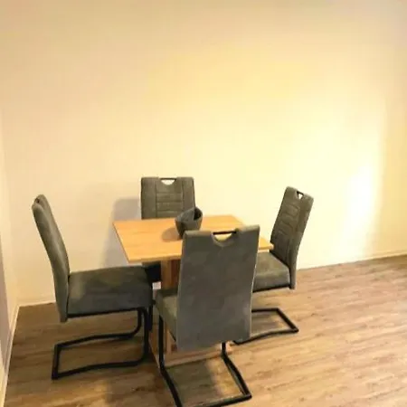 Διαμέρισμα 2#netflix &wlan &kingsize Bett & Kaffee Maschine & Zentral & 500m Innenhafen & 2 Min U Bahn Ντούισμπουργκ