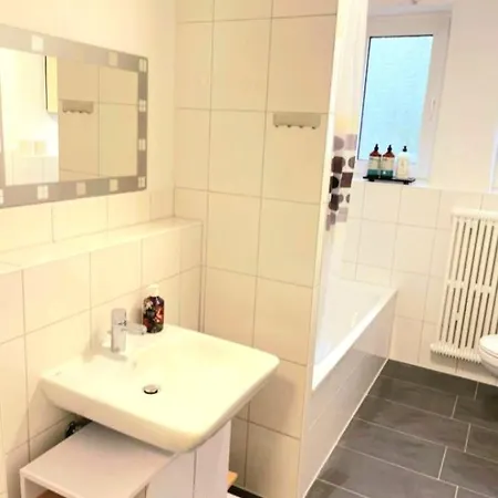 2#netflix &wlan &kingsize Bett & Kaffee Maschine & & 500m Innenhafen & 2 Min U Bahn