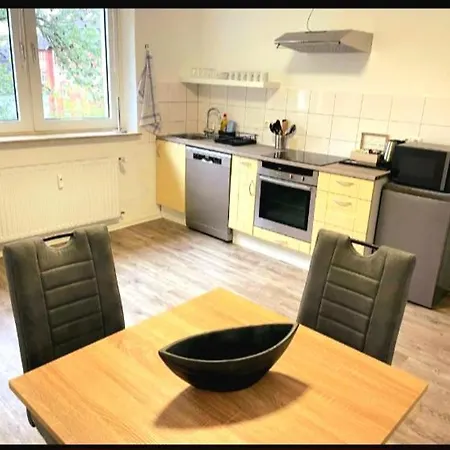 Apartment 2#netflix &wlan &kingsize Bett & Kaffee Maschine & Zentral & 500m Innenhafen & 2 Min U Bahn Duisburg