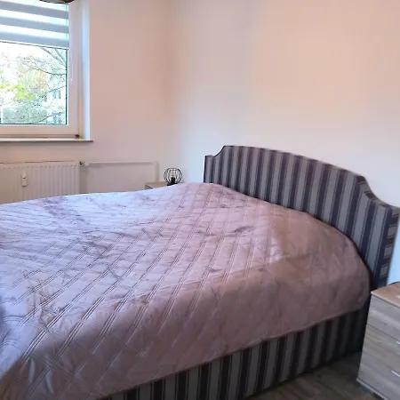 Διαμέρισμα 2#netflix &wlan &kingsize Bett & Kaffee Maschine & Zentral & 500m Innenhafen & 2 Min U Bahn