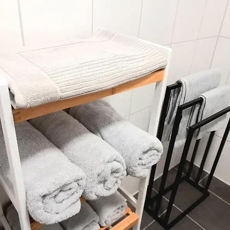 Διαμέρισμα 2#netflix &wlan &kingsize Bett & Kaffee Maschine & Zentral & 500m Innenhafen & 2 Min U Bahn Ντούισμπουργκ