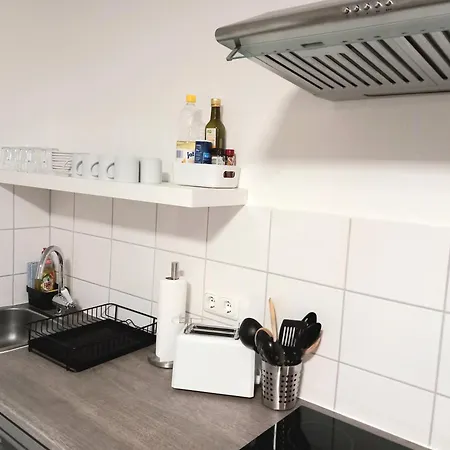 Διαμέρισμα 2#netflix &wlan &kingsize Bett & Kaffee Maschine & Zentral & 500m Innenhafen & 2 Min U Bahn