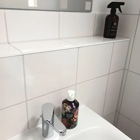 2#netflix &wlan &kingsize Bett & Kaffee Maschine & Zentral & 500m Innenhafen & 2 Min U Bahn * Ντούισμπουργκ