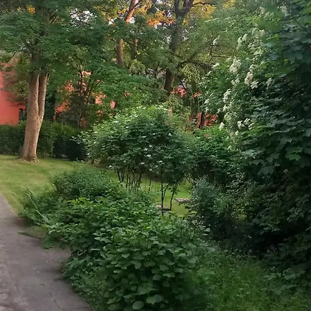 2#netflix &wlan &kingsize Bett & Kaffee Maschine & Zentral & 500m Innenhafen & 2 Min U Bahn