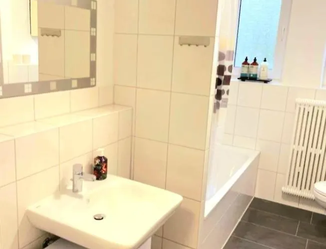 2#netflix &wlan &kingsize Bett & Kaffee Maschine & Zentral & 500m Innenhafen & 2 Min U Bahn