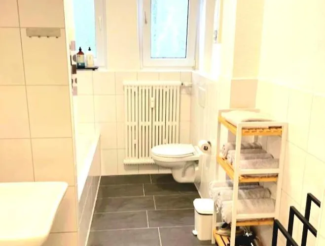 Apartament 2#netflix &wlan &kingsize Bett & Kaffee Maschine & Zentral & 500m Innenhafen & 2 Min U Bahn *