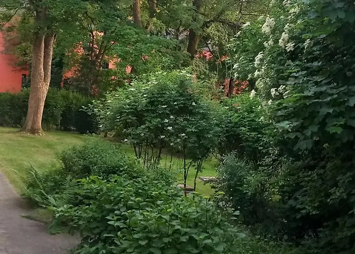 2#netflix &wlan &kingsize Bett & Kaffee Maschine & Zentral & 500m Innenhafen & 2 Min U Bahn